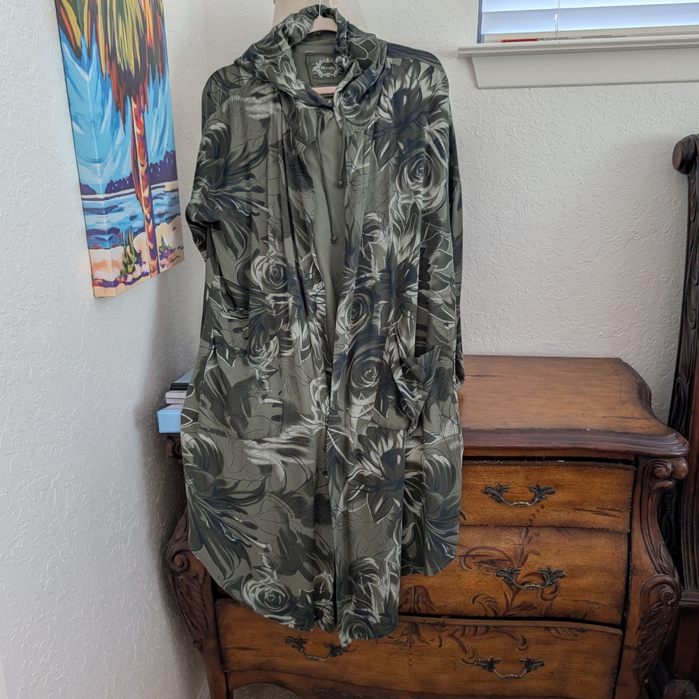 Elegant Floral Hooded Cape in Olive Green